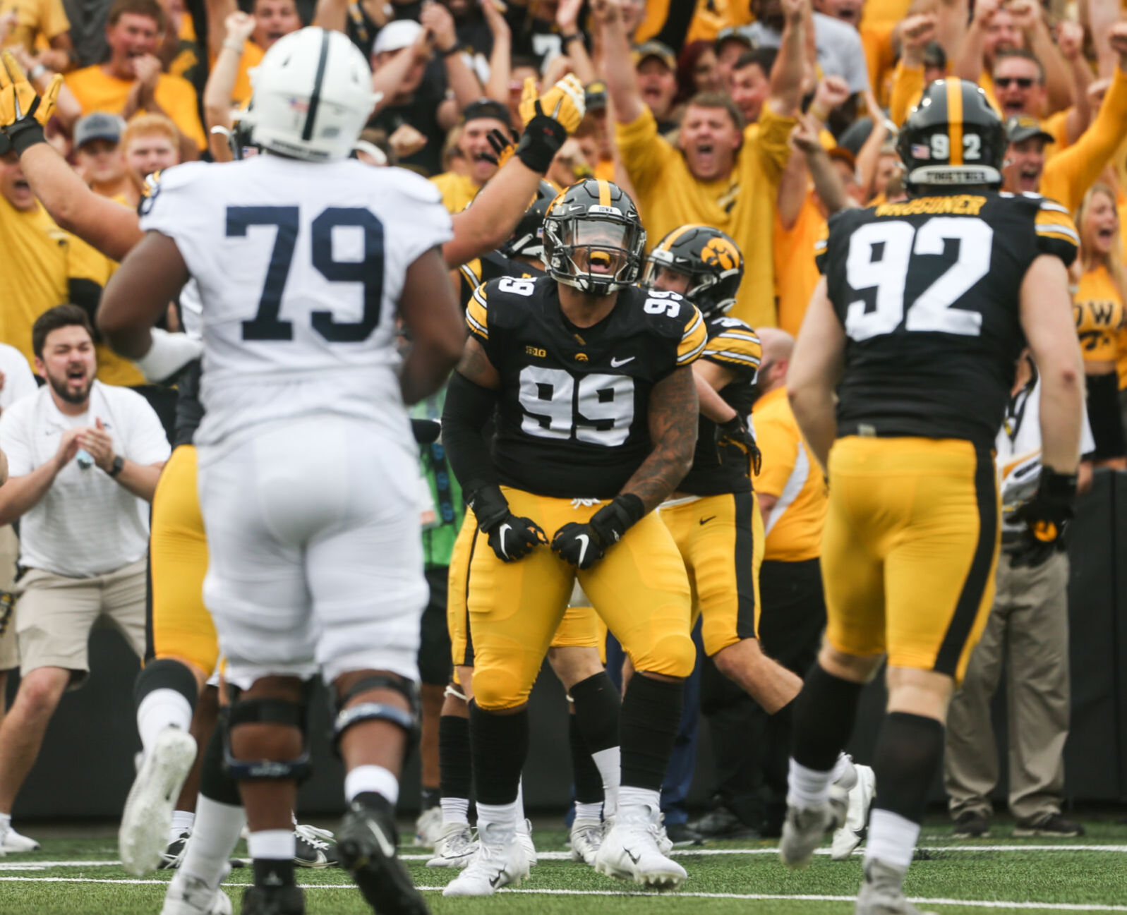 100921-qc-spt-iowa-fball-005